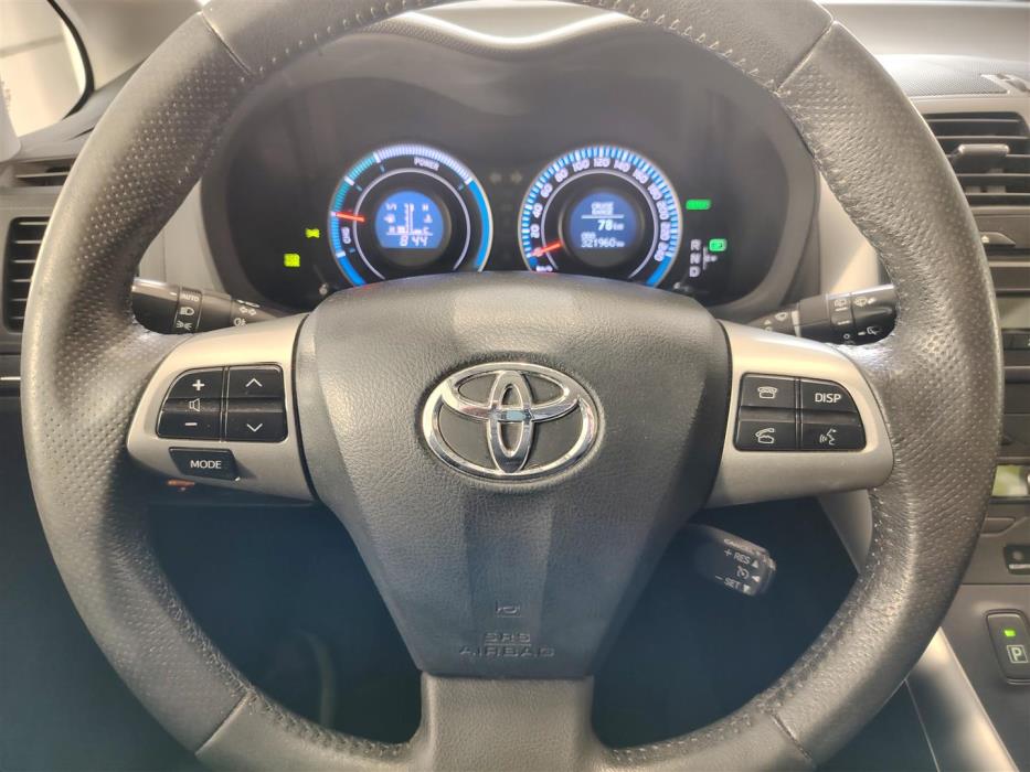 TOYOTA AURIS 2011