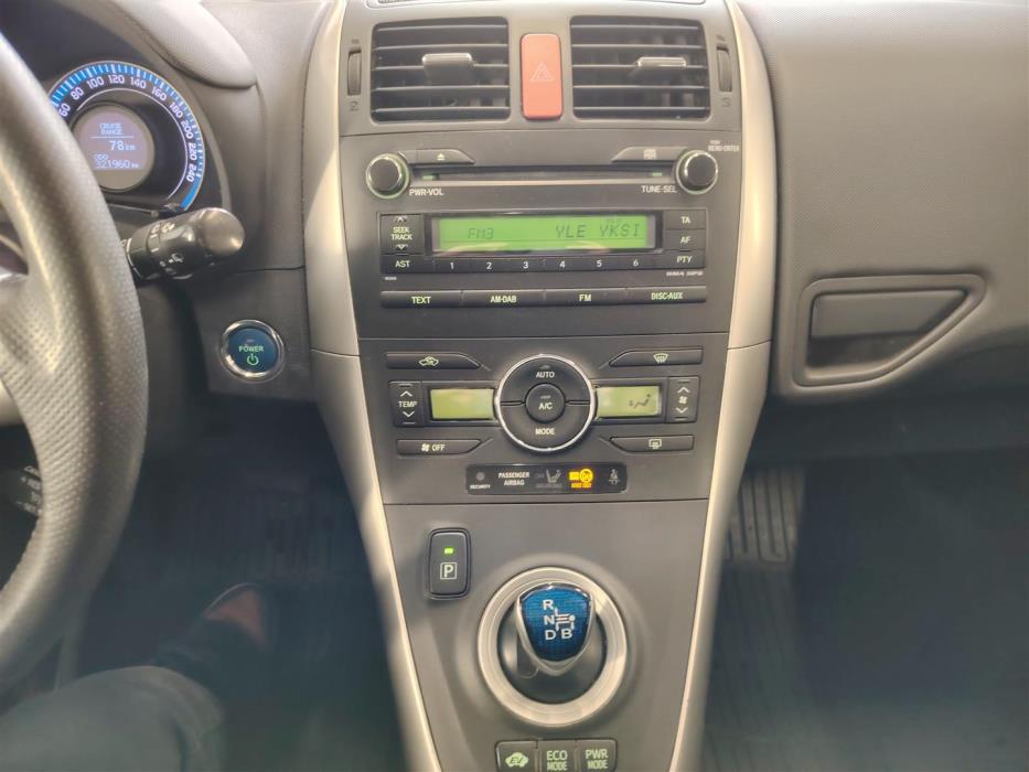 TOYOTA AURIS 2011