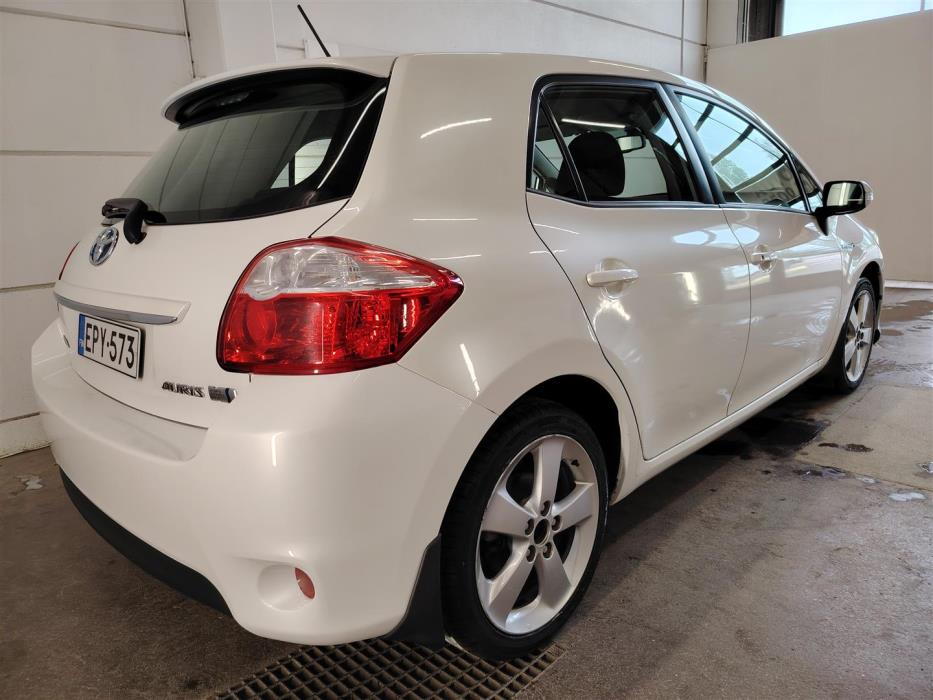 TOYOTA AURIS 2011