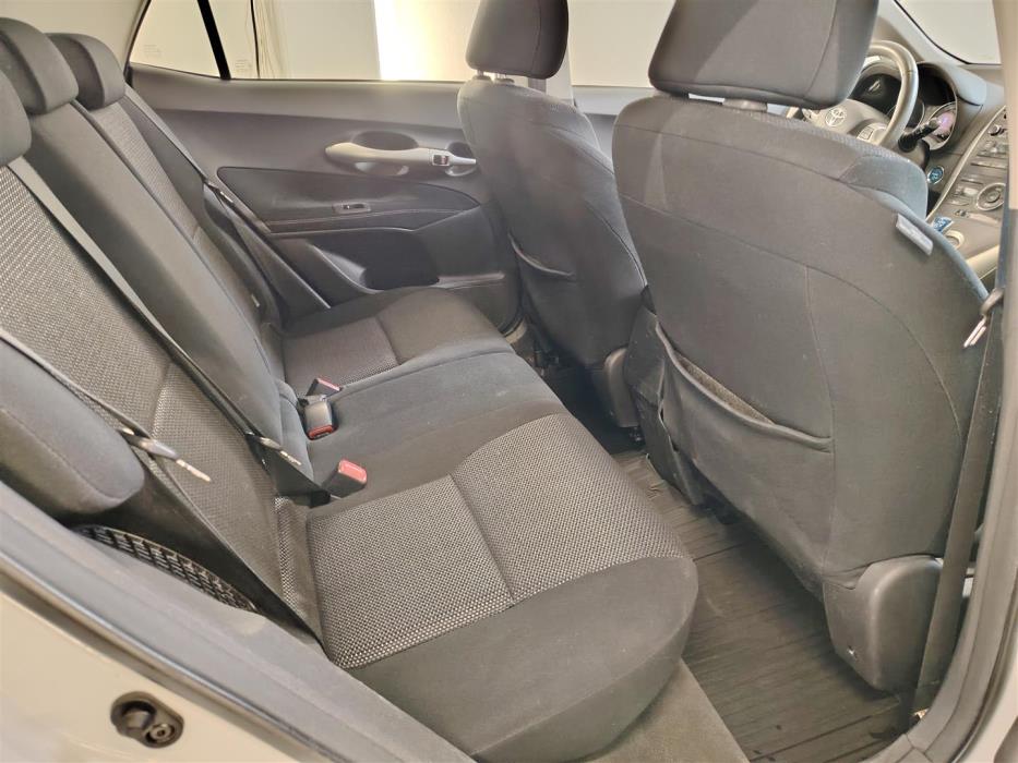 TOYOTA AURIS 2011
