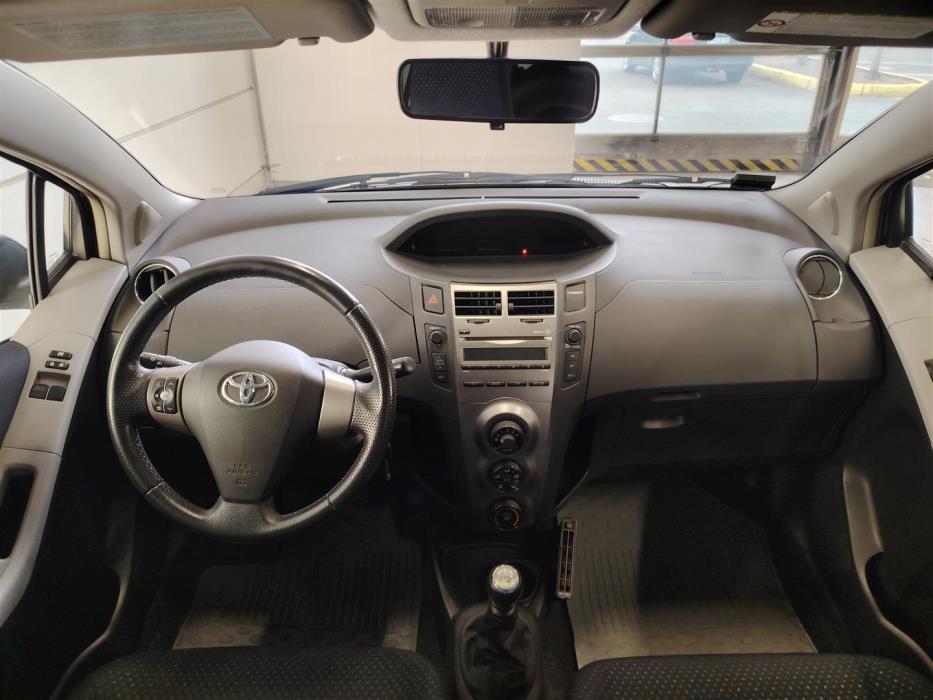 TOYOTA YARIS 2010