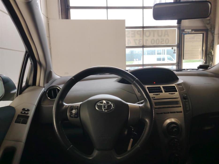 TOYOTA YARIS 2010