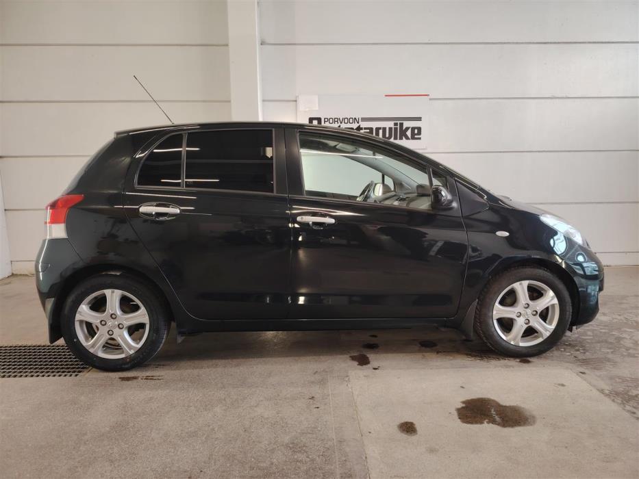 TOYOTA YARIS 2010
