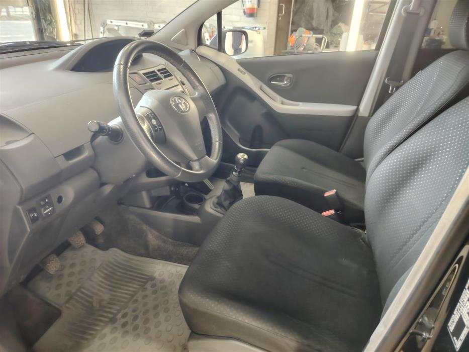 TOYOTA YARIS 2010
