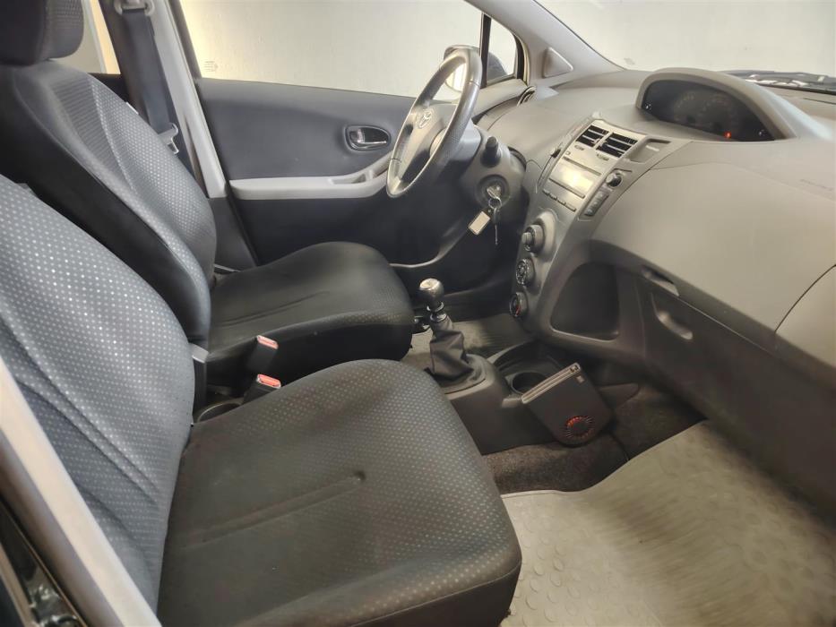 TOYOTA YARIS 2010