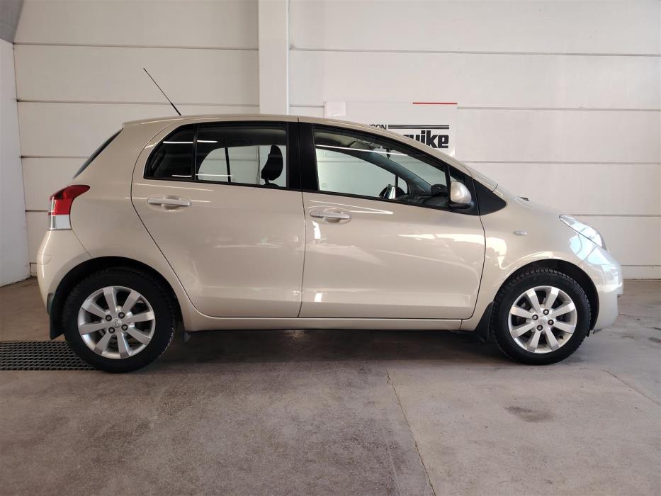 TOYOTA YARIS 2011