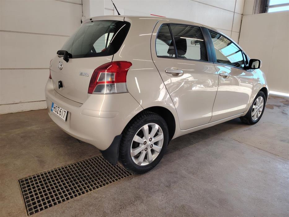 TOYOTA YARIS 2011