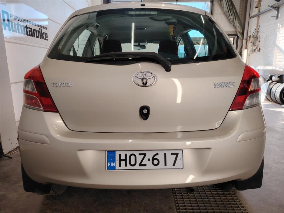 TOYOTA YARIS 2011