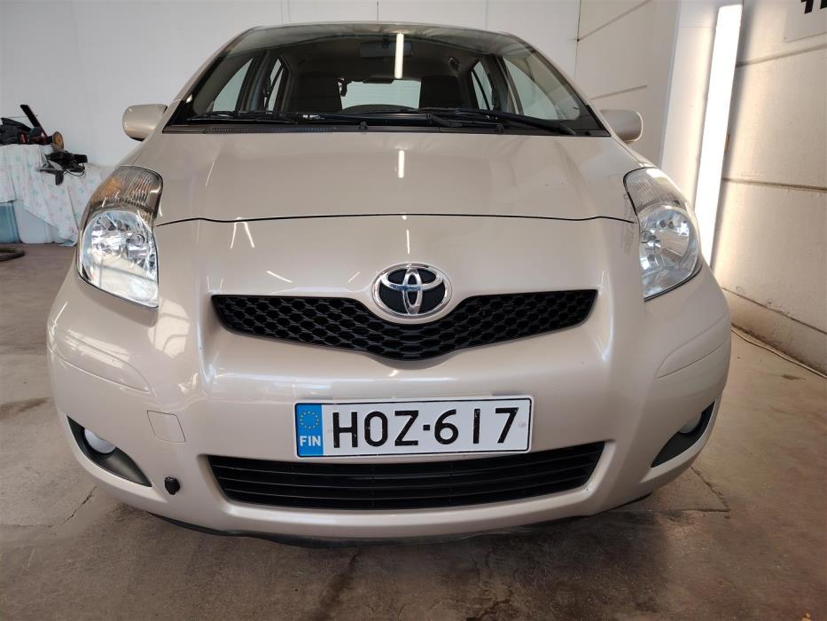 TOYOTA YARIS 2011