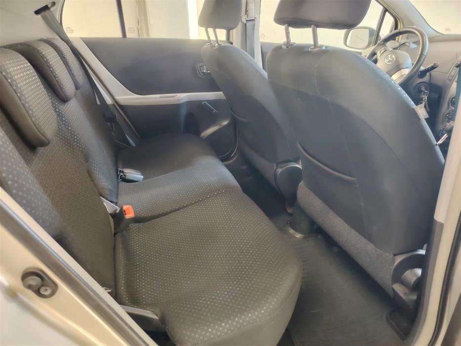 TOYOTA YARIS 2011