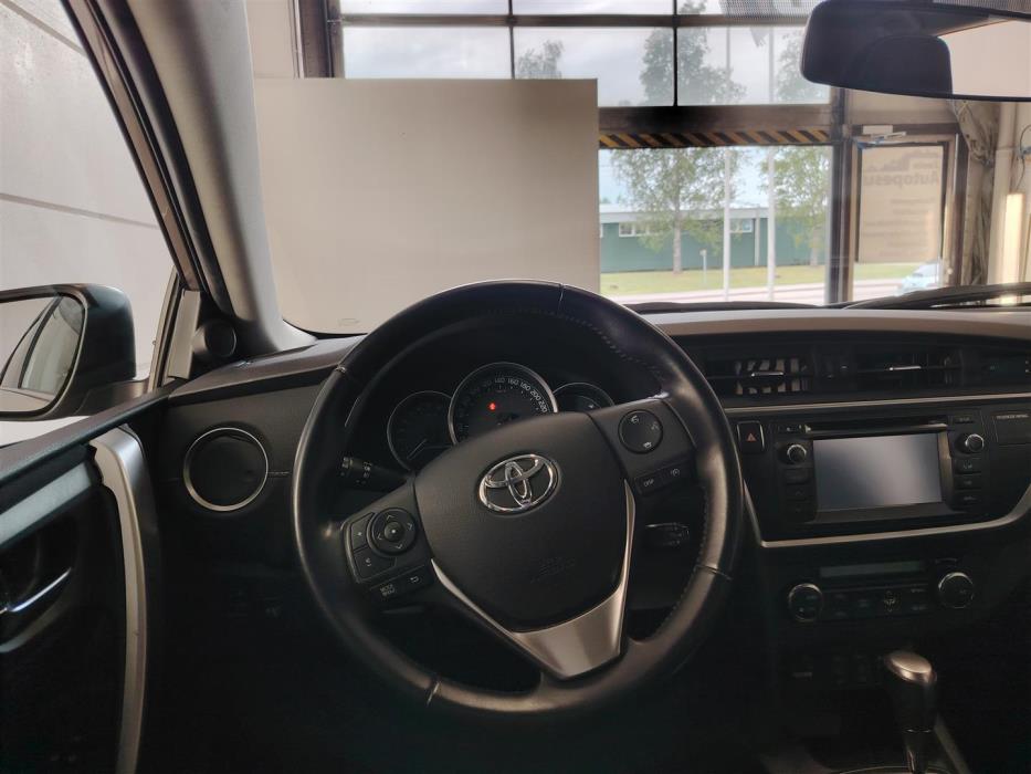 TOYOTA AURIS 2015