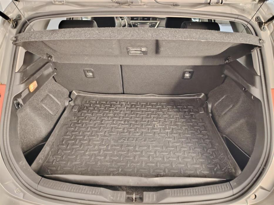 TOYOTA AURIS 2015