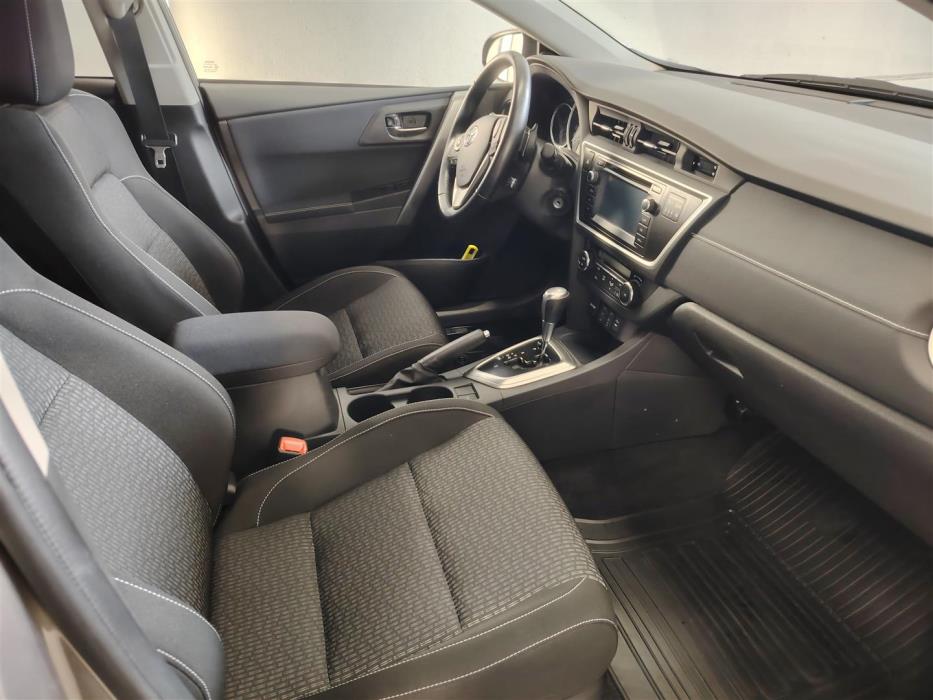 TOYOTA AURIS 2015