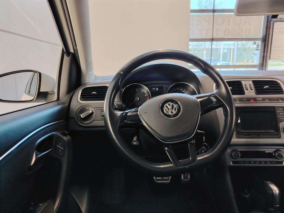 VOLKSWAGEN POLO 2016