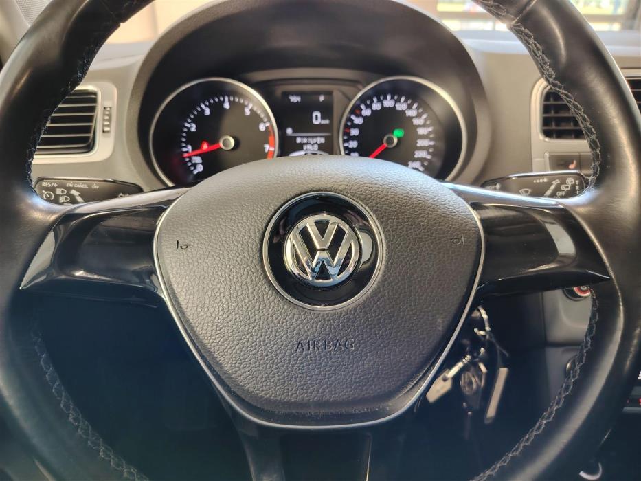 VOLKSWAGEN POLO 2016