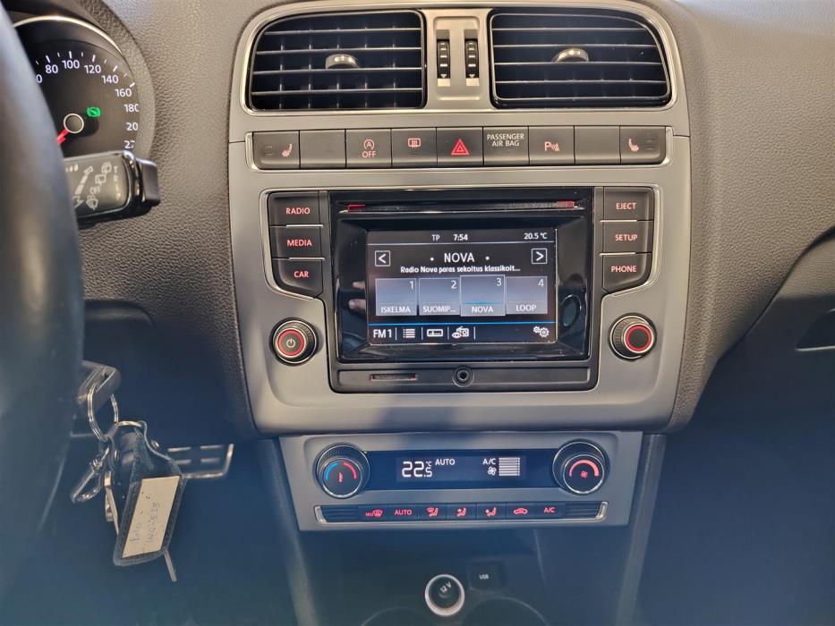 VOLKSWAGEN POLO 2016