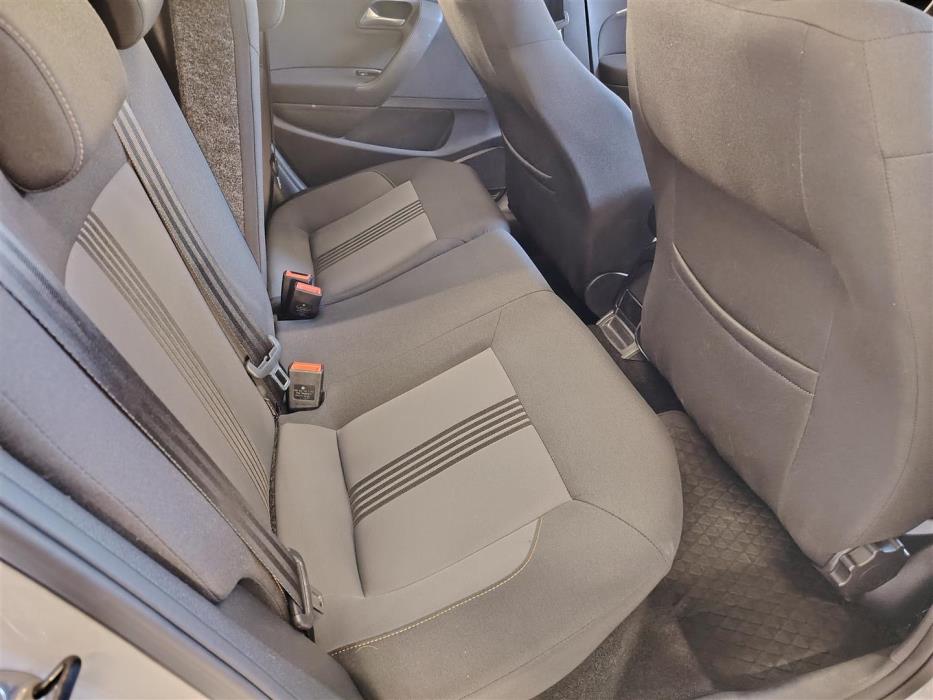 VOLKSWAGEN POLO 2016