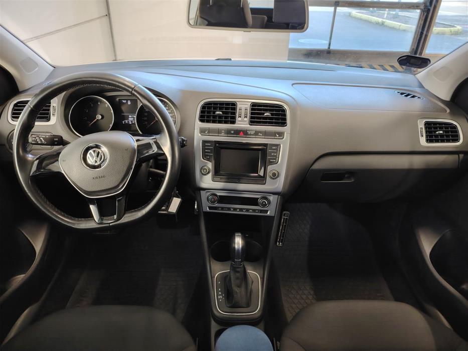 VOLKSWAGEN POLO 2016