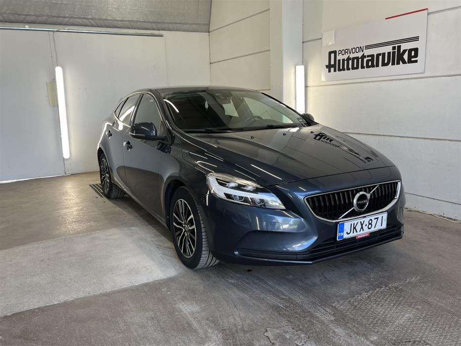VOLVO V40 2018