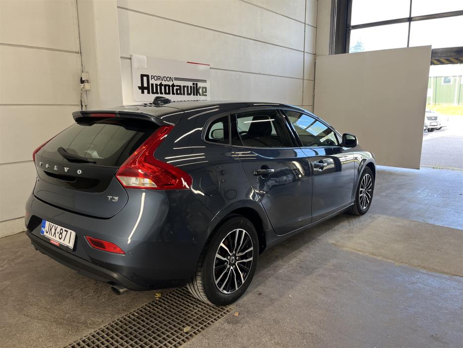 VOLVO V40 2018
