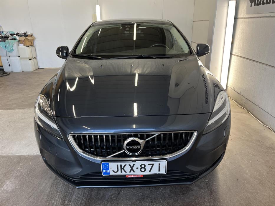 VOLVO V40 2018