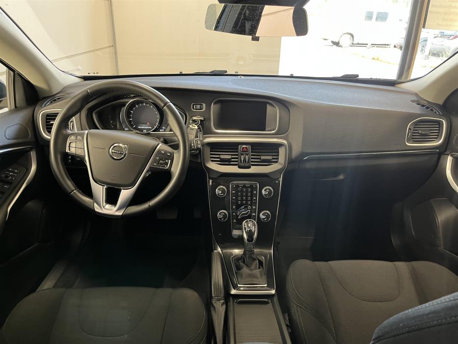 VOLVO V40 2018