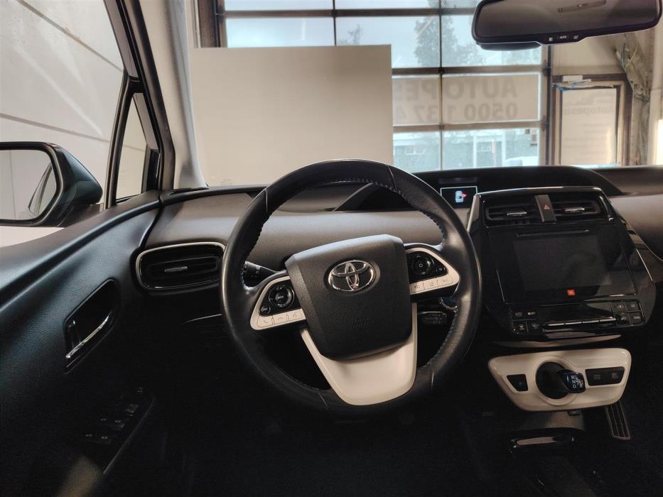 TOYOTA PRIUS 2018