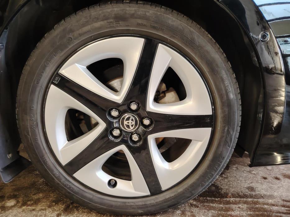 TOYOTA PRIUS 2018