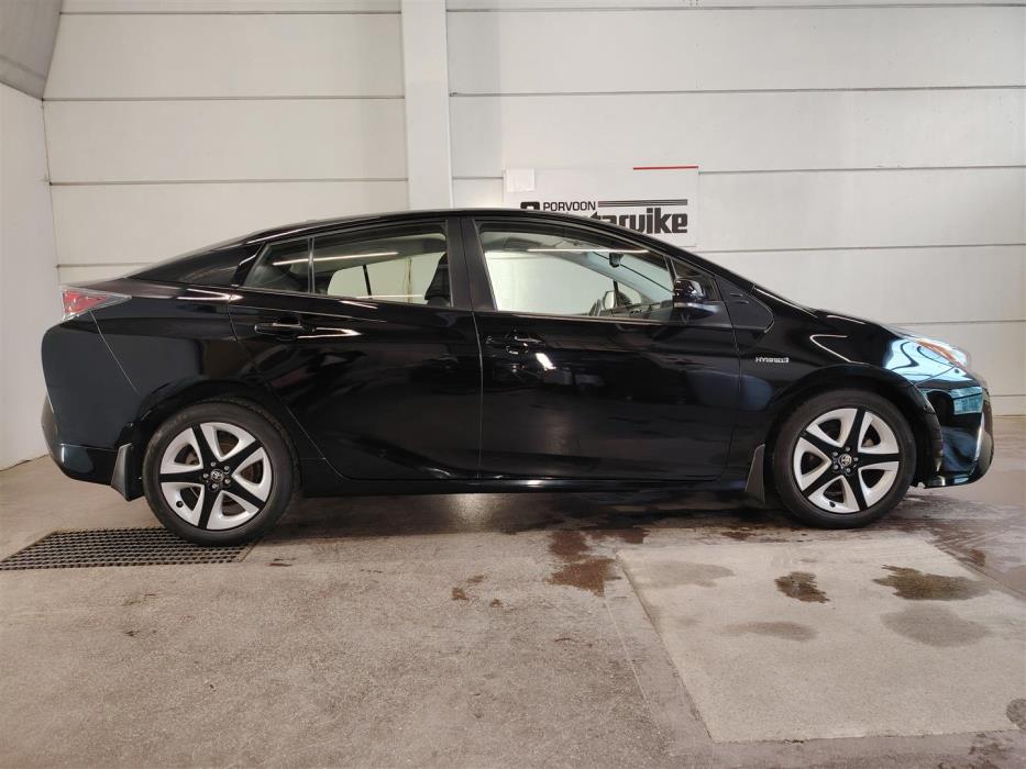 TOYOTA PRIUS 2018