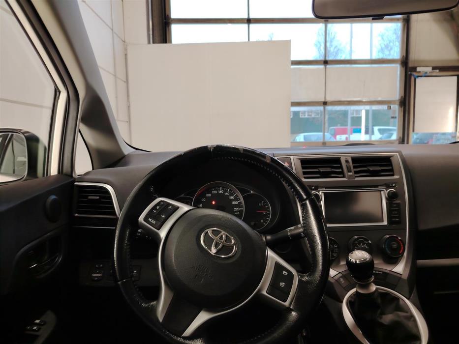 TOYOTA VERSO-S 2012