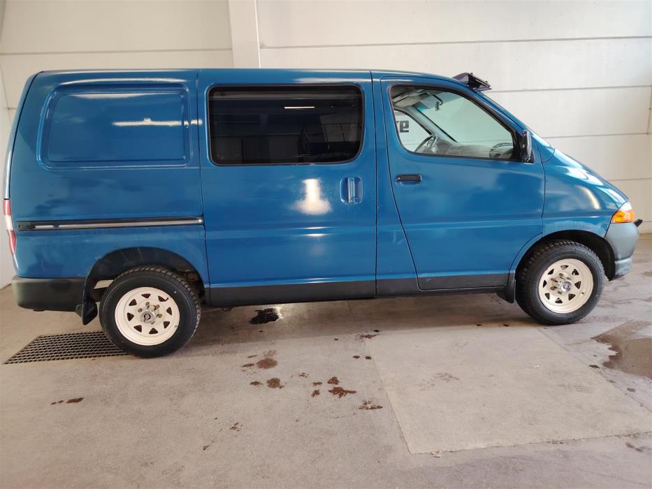 TOYOTA HIACE 2001