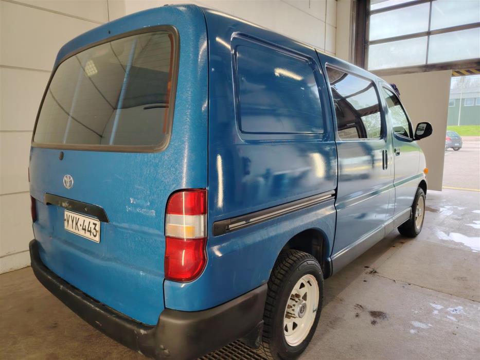 TOYOTA HIACE 2001