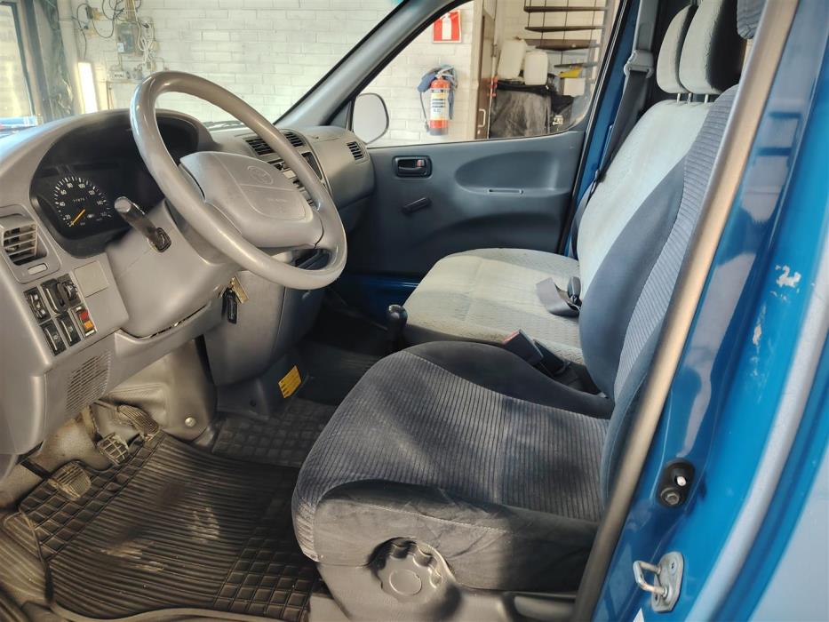 TOYOTA HIACE 2001