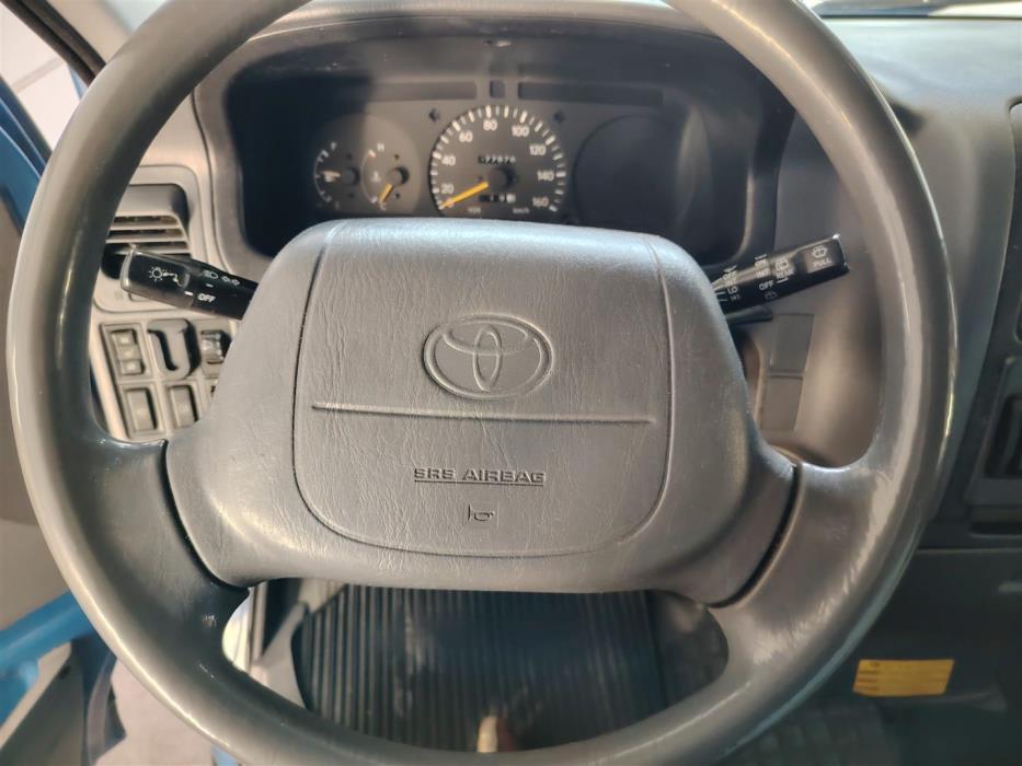 TOYOTA HIACE 2001
