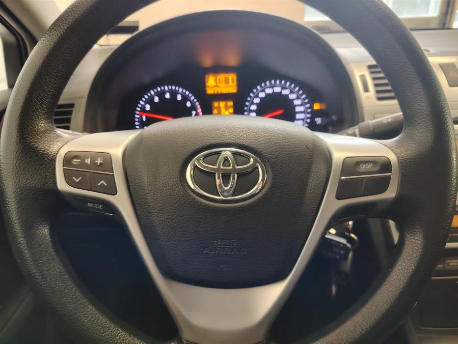 TOYOTA Avensis 2013