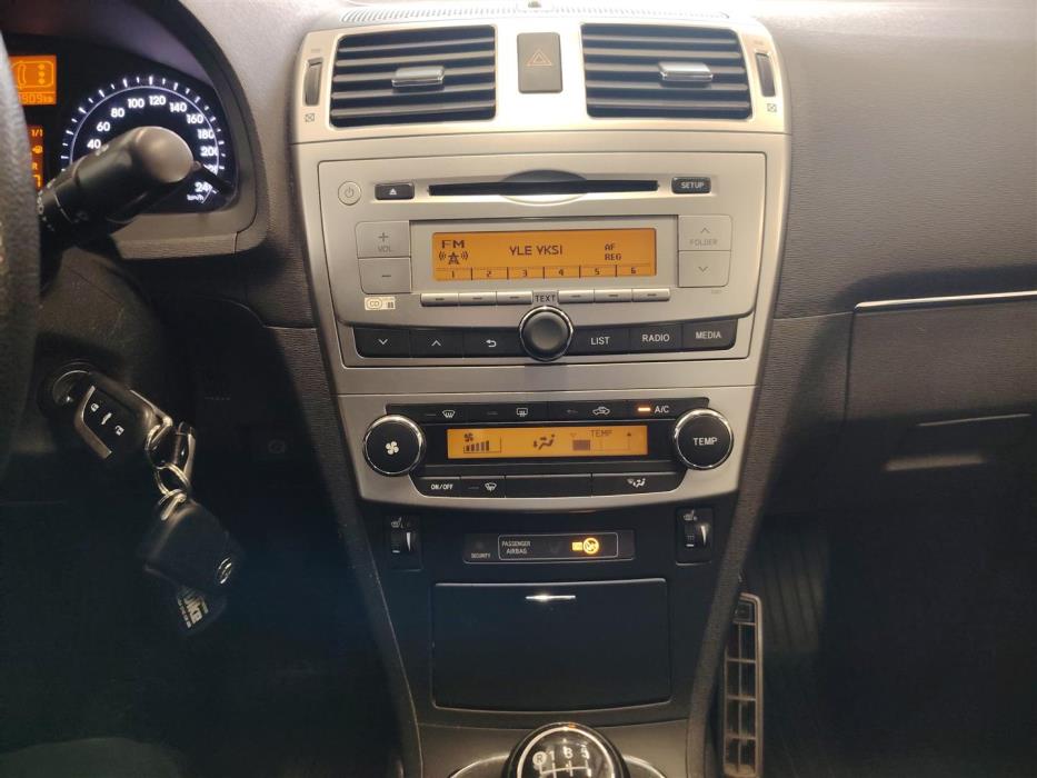 TOYOTA Avensis 2013