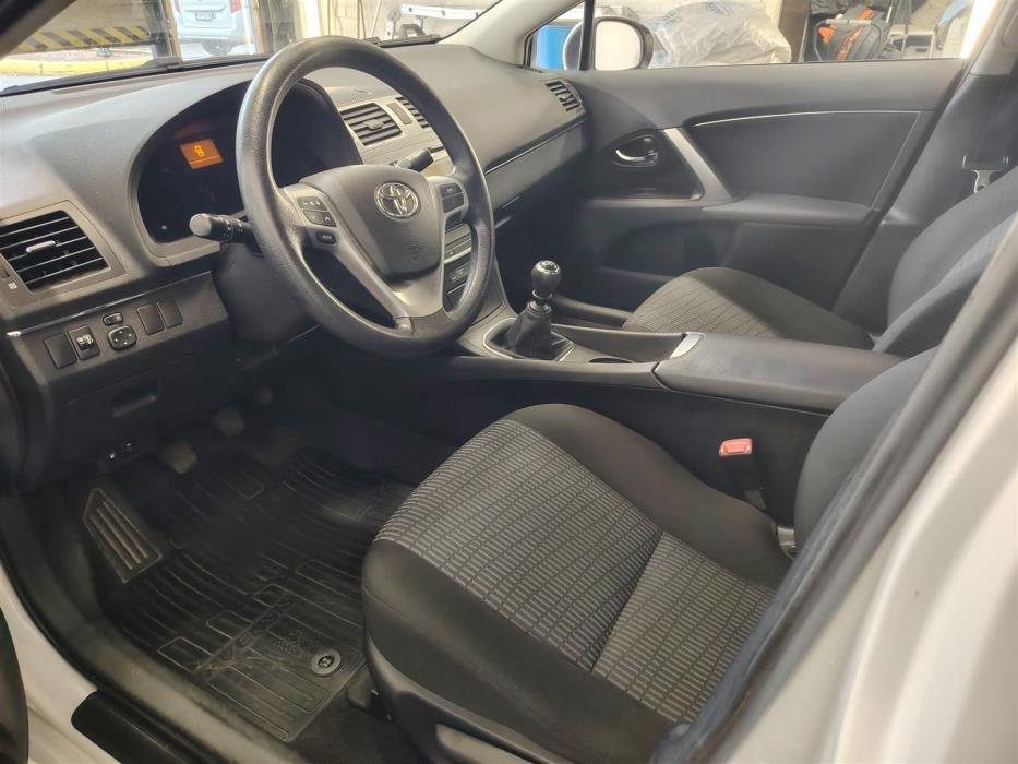 TOYOTA Avensis 2013