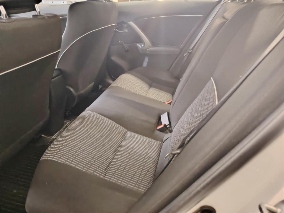 TOYOTA Avensis 2013
