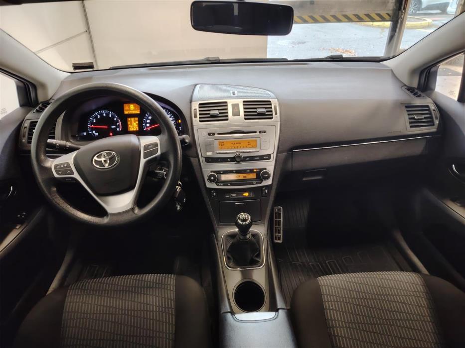 TOYOTA Avensis 2013