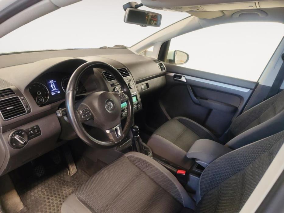 VOLKSWAGEN Touran 2014