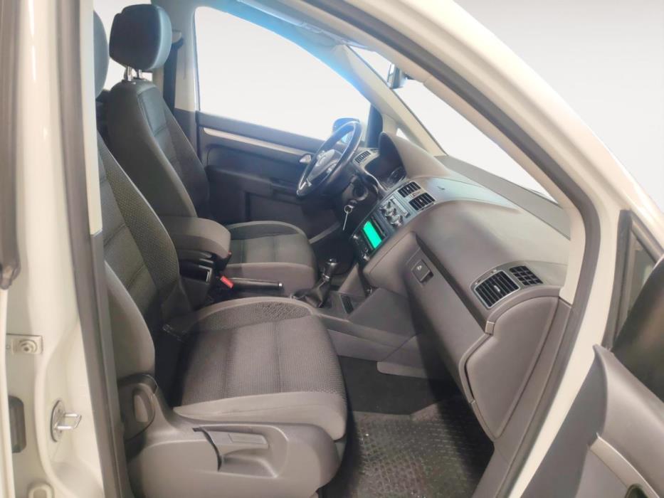 VOLKSWAGEN Touran 2014