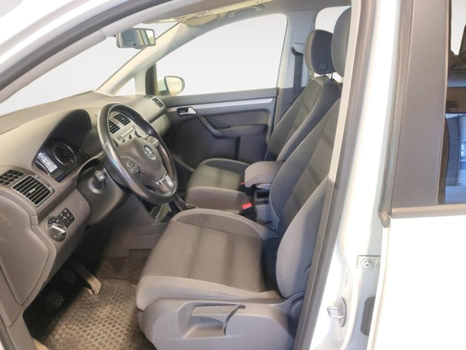 VOLKSWAGEN Touran 2014