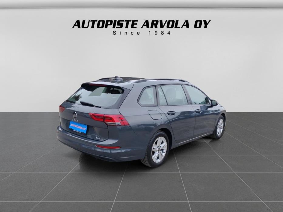 VOLKSWAGEN Golf 2023