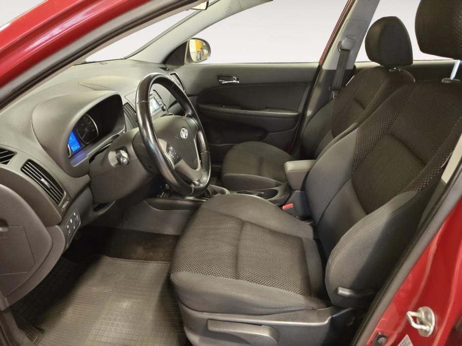 HYUNDAI i30 2010
