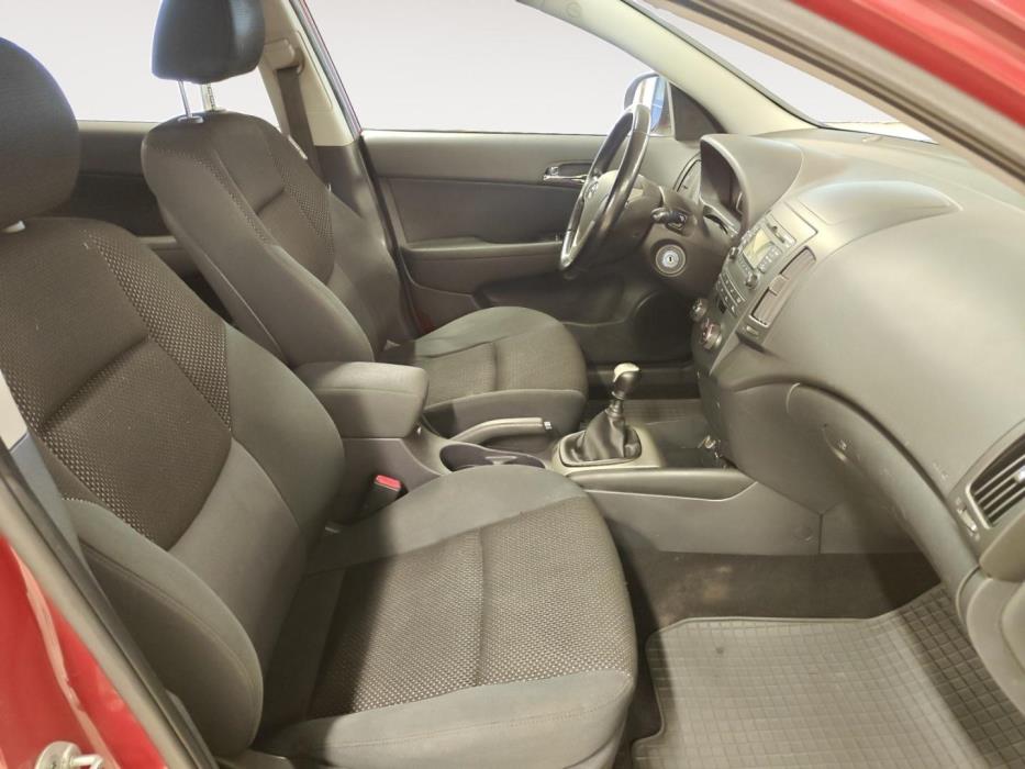 HYUNDAI i30 2010