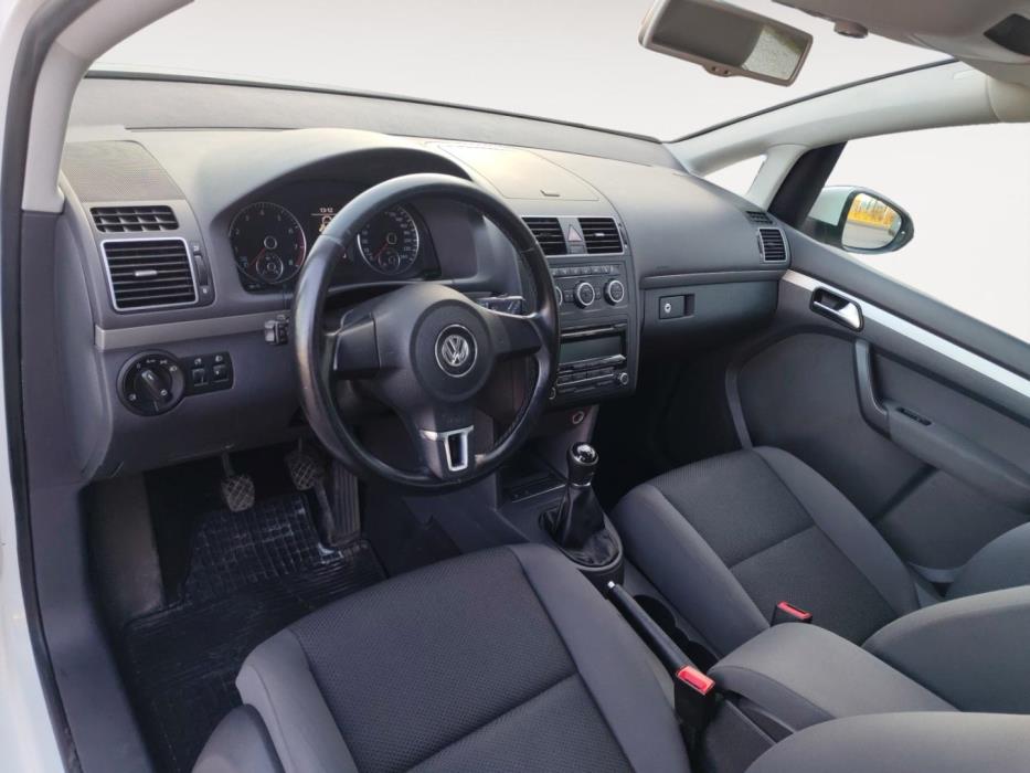 VOLKSWAGEN Touran 2014