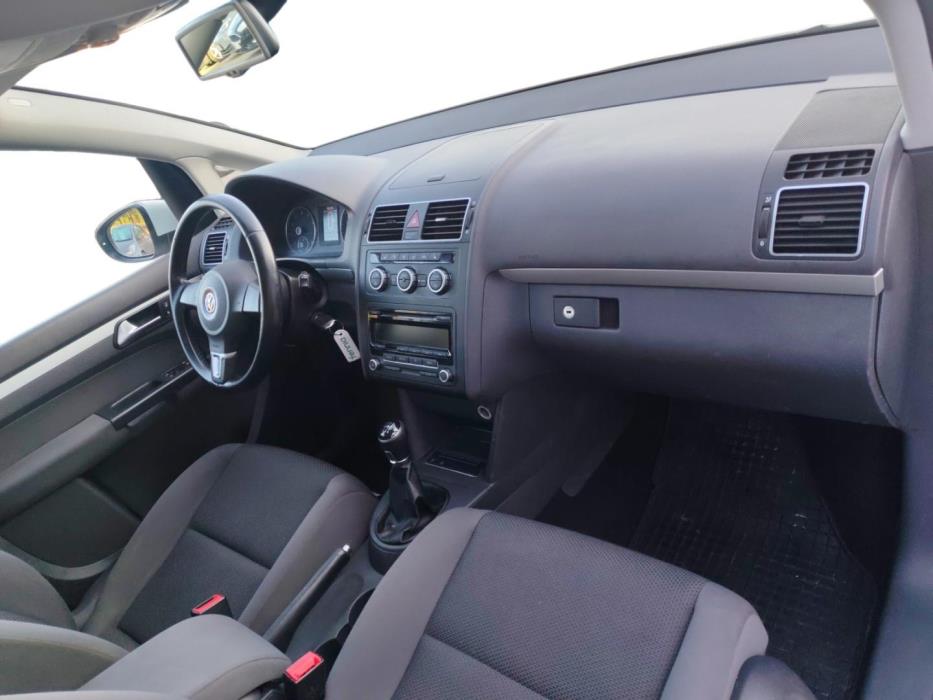 VOLKSWAGEN Touran 2014