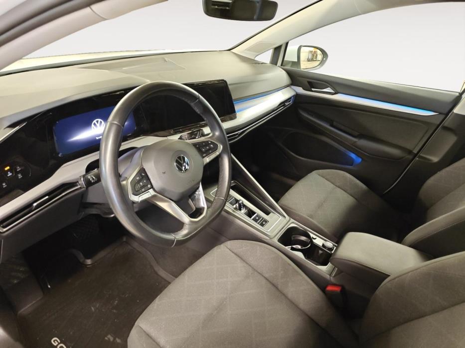 VOLKSWAGEN Golf 2023