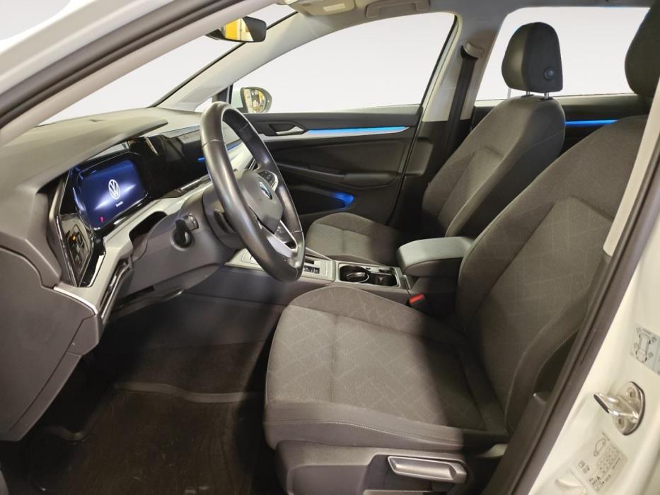 VOLKSWAGEN Golf 2023