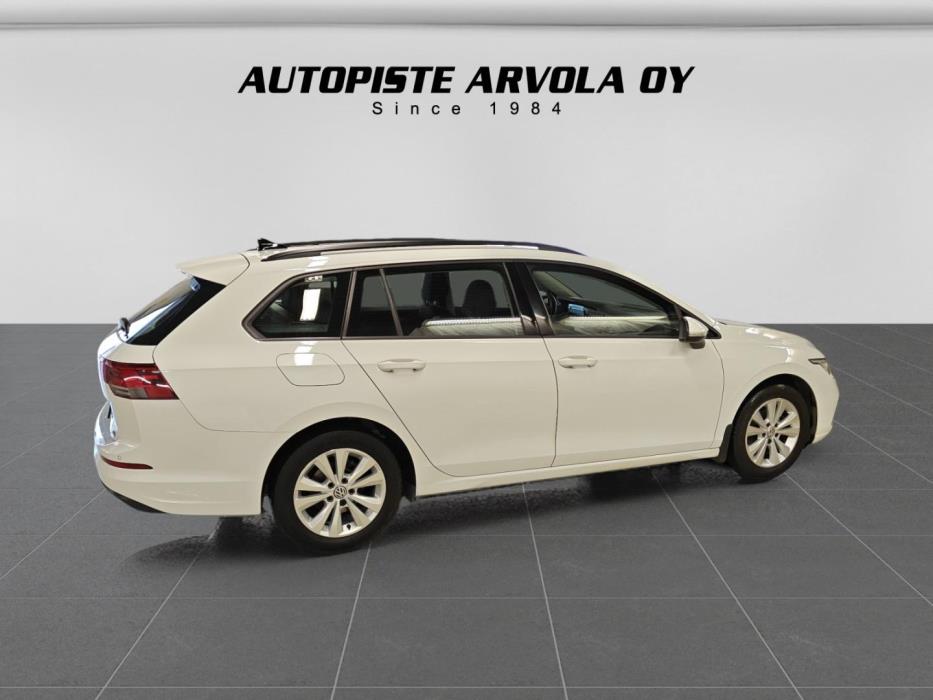 VOLKSWAGEN Golf 2023